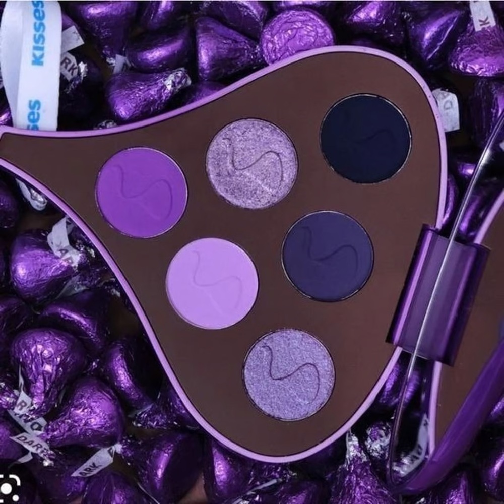 Glamlite X Hershey Kisses Special Dark Eyeshadow Palette - Picture 2 of 5
